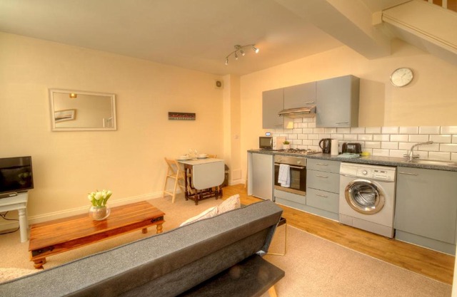 Pass the Keys Luxury 2 bed house in quiet Baffins area, sleeps 5