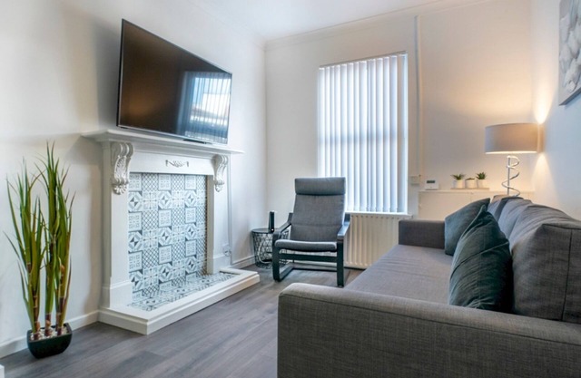 Pass the Keys | McCracken's Townhouse - 10 Min Walk to City Centre