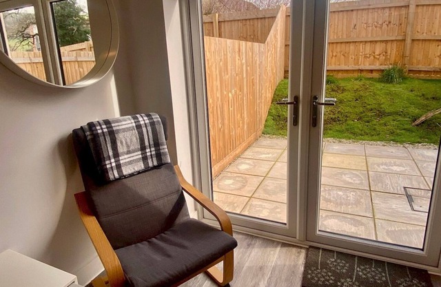 Pass the Keys | Modern, central 1-bed flat free on-site parking