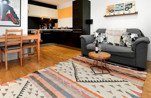 Pass the Keys | Perfectly Located 2 Bed Apartment