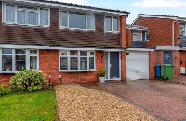 Pass the Keys | Spacious & Homely 3BR Stafford – Ideal Getaway!