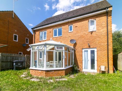 Pass the Keys Spacious 4-Bedroom Home Prime Hatfield Location