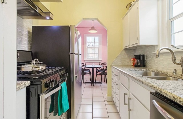 Pastel Palace - near Plaza & Uptown 23rd