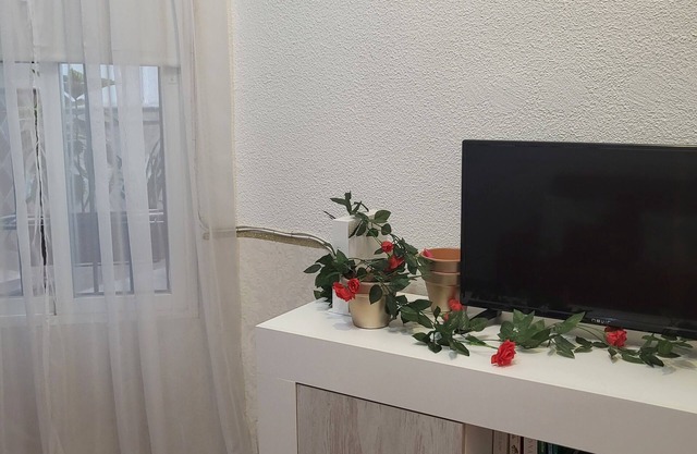 Patio del Maestro, Céntrico, al Lado de la Estación