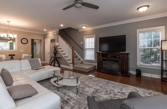 Paula's Place- Across from Brier Creek, 10mins from Airport, Community Pool!