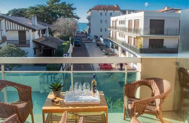 Pause Moulleau - terrasse et parking coeur Moulleau