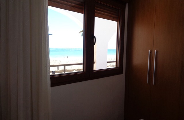 Peñíscola First Line Beach Rental WiFi Air Conditioning Parking 1st floor