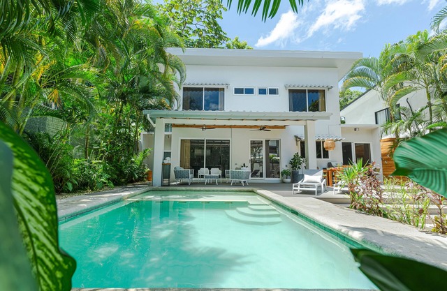 Peace Villa - WALK TO THE BEACH