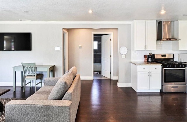 Peaceful and Spacious 3-Bedroom House in Great Neighborhood -- w/ Parking