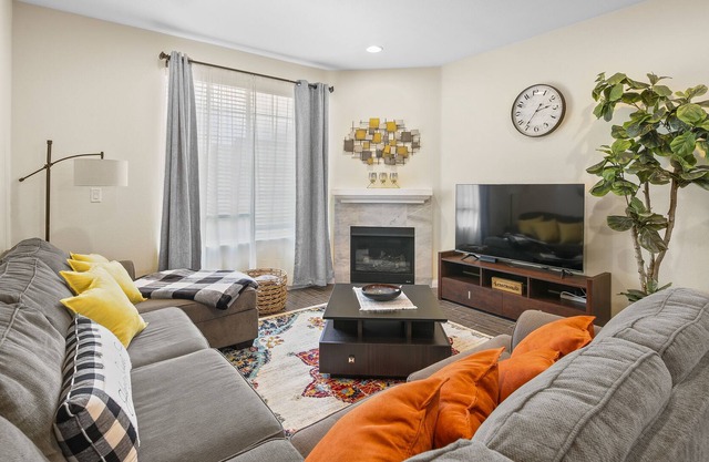 Peaceful bright 4BD 4BTH house close to Disneyland, beaches