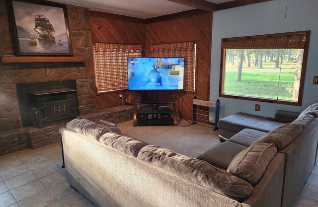 Peaceful cabin near Grand Lake on big lot