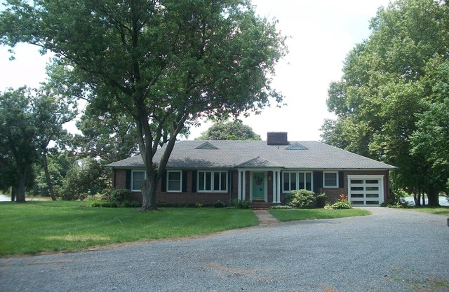Peaceful Cambridge Home on Jenkins Creek