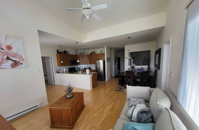 Peaceful Centralized TopFloor Condo in Surrey Guilford