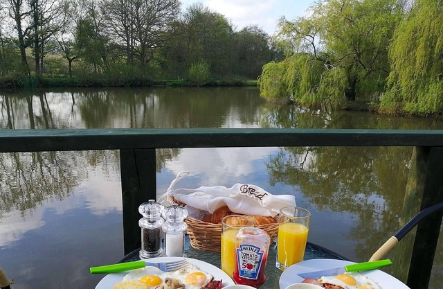 Peaceful, Cosy and Secluded Lakeside Fisherman's Huts