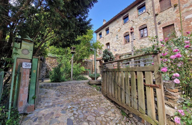 Peaceful country home in the hills of Lucca, close to Pisa, Florence & Versilia