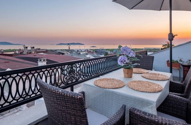 Peaceful Duplex Flat with Adalar View in Maltepe