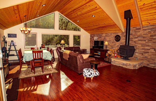 *Peaceful getaway *Close to Goldwater Lake *Cabin