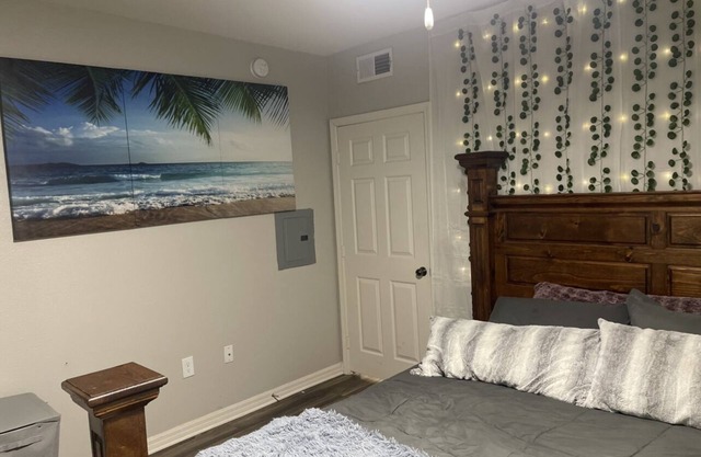 Peaceful luxurious one bedroom with hot tub