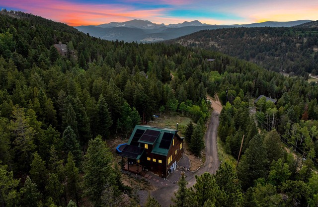 Peaceful Mtn Retreat~fire pit~Ev charger~cornhole~foosball~wood stove free wood