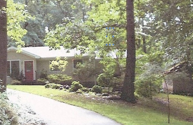 Peaceful private wooded setting. FURNISHED! Kitchenware & linens etc. provided