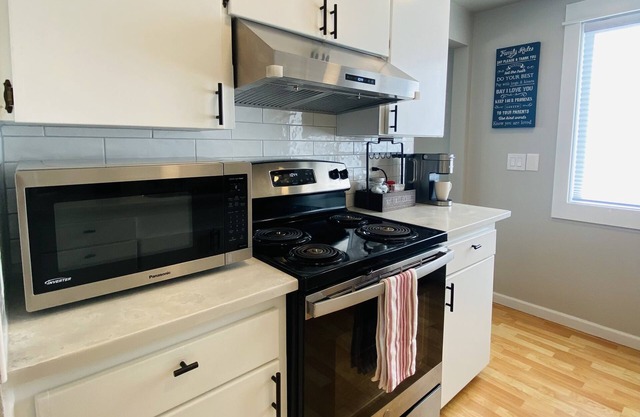 Peaceful Remodeled 3BRw/King bed+BBQ/Spacious Deck