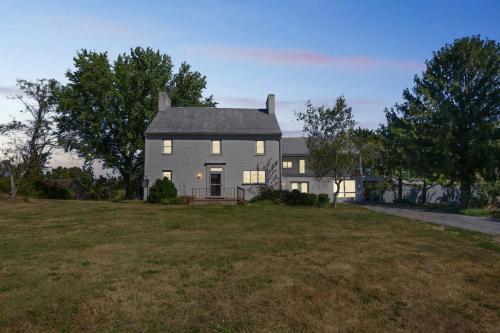 Peaceful Retreat with Scenic Surroundings home