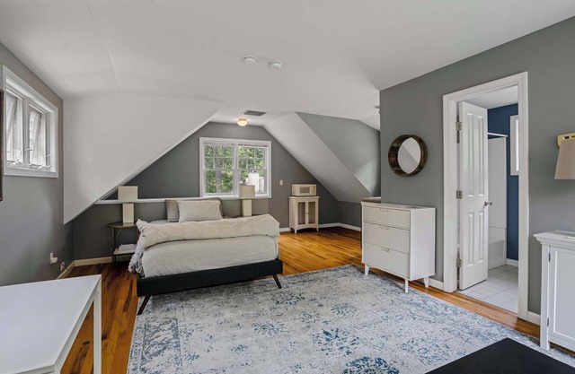 Peaceful Southampton Studio Getaway
