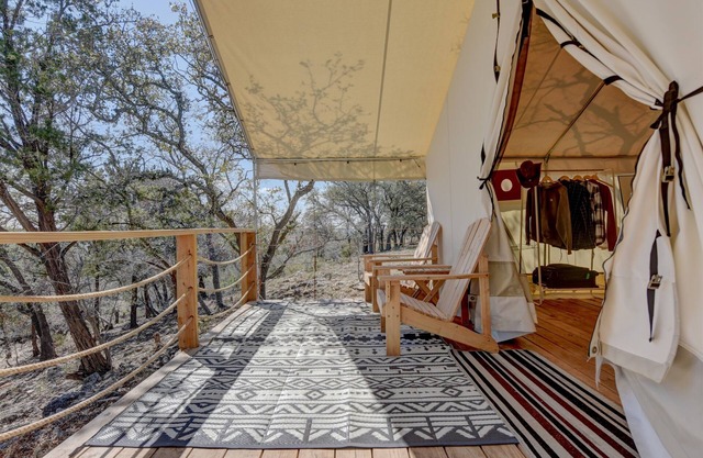 Peaceful Summer Getaway Glamping in Hill Country
