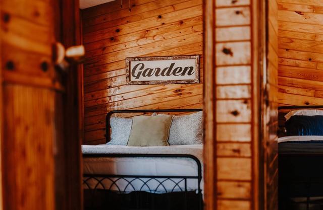 Peaceful & Updated Baxter Beach Cabin - Private Sandy Beach w/Amenities