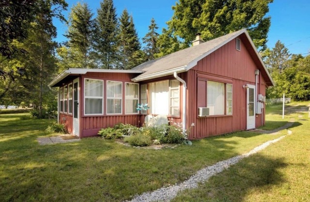 Peaceful Waterfront Cabin