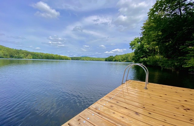 Peaceful waterfront getaway full of attractions year round!