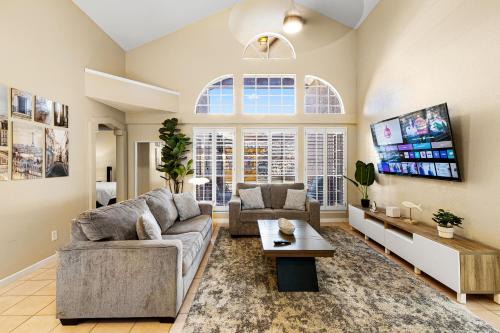 Peaceful West: 4BR Dusk Haven