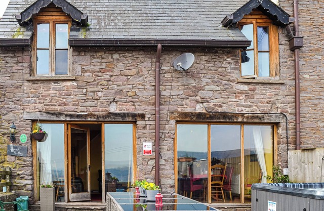 Peacock Cottage - UK36422