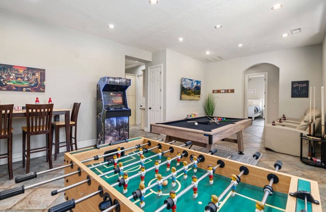 *Peak Living Cabin* Hot tub*Game room*Fitness room* Outdoor fire pit*