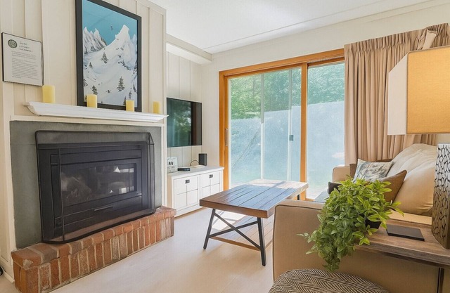 PeaksPlayground - AC, Pool, Fireplace, Ski Home