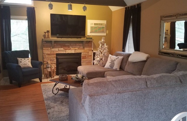 Peek 'N Peak Ski & Golf Condo, next to Ski Lift 8