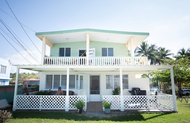 PELICAN REEF BEACHFRONT 2 BED 1 BATH A/C ON SMALL FARM, SURF RIGHT OUT FRONT