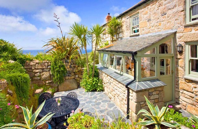 Penrose, Beach Cottage, Sea Views, Garden & Patio