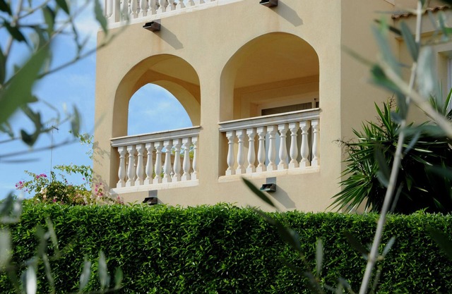 Penthouse apartment Vista Sol, large roof terrace with gardens and large pool