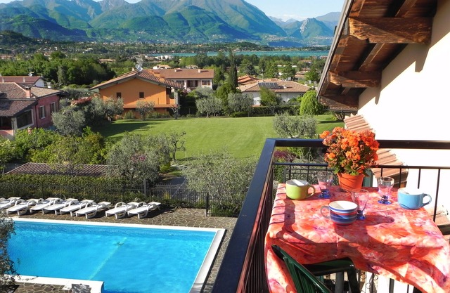 Penthouse apartment lake view wi-fi swimming pool parking with gate