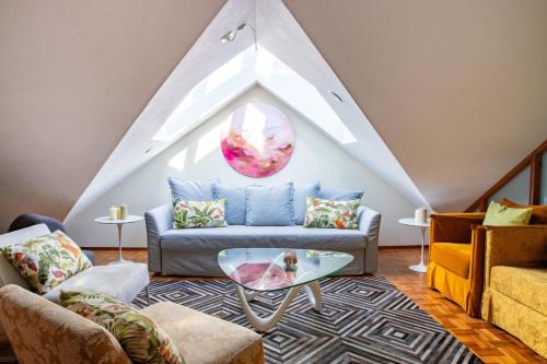 Penthouse Loft with Jacuzzi and Sauna