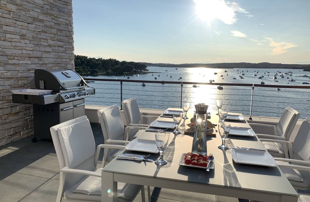 Penthouse "SEAVIEW" 1. Sea line with pool in the complex