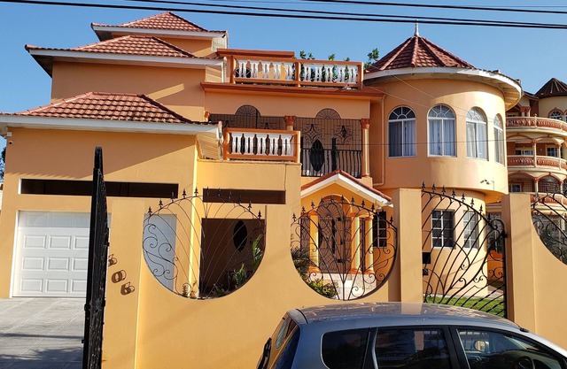 PENTHOUSE VIEW AND FLAT VACATION HOME(#4 SUITE)