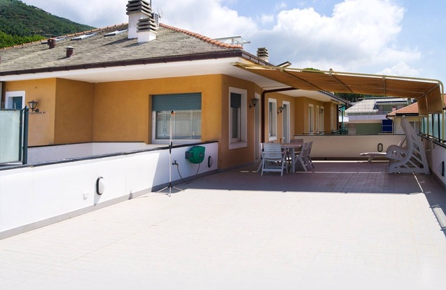 Penthouse with a large terrace and air-conditioned with two hundred meters from the sea