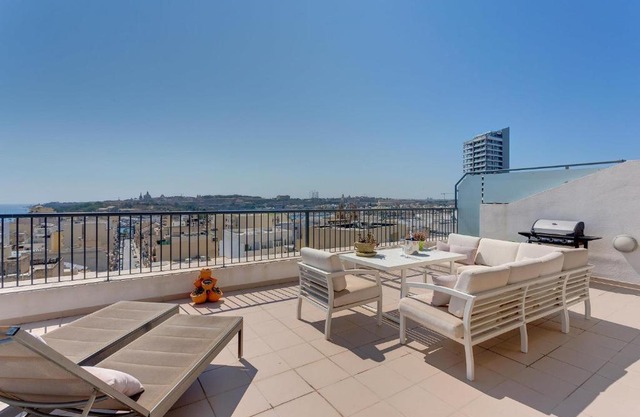 Penthouse with Spacious Terrace