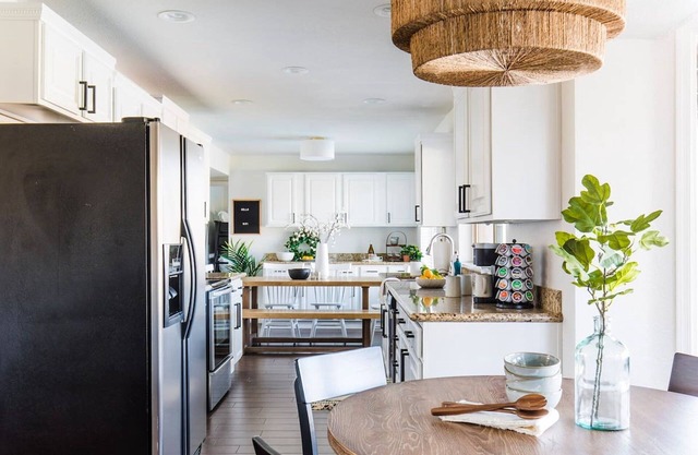 Perfect 4 Bdrm Home With Pool and Game Room!