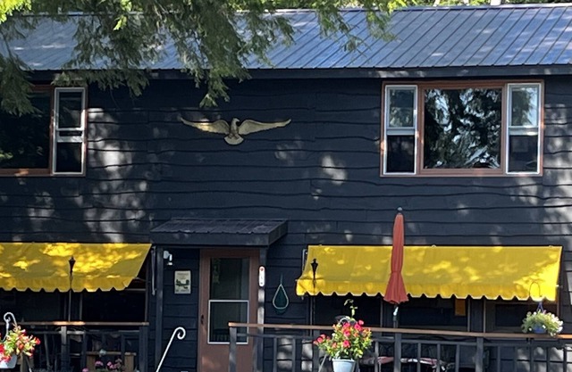 Perfect Lakehouse for1 to 2 families on private ADK lake