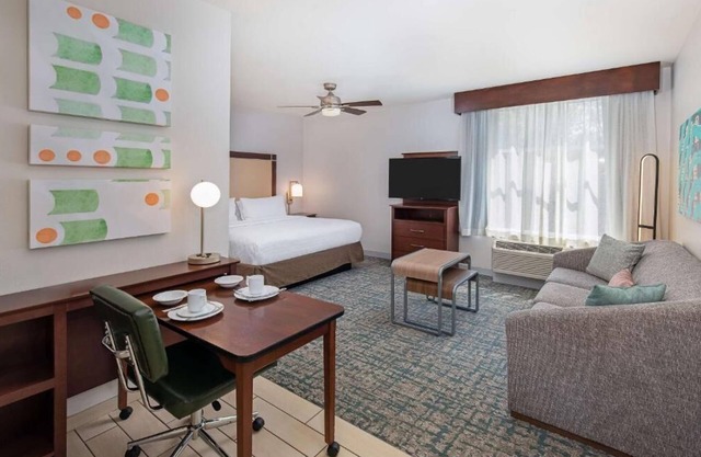 Perfect North Atlanta Getaway: Indoor Pool, Fitness Center & Free Parking