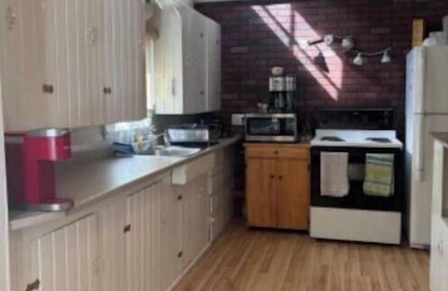 Perfect Parlee Cottage Three Bedrooms Minutes Walk To The Beach Mini Split