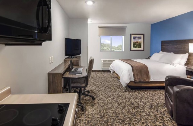 Perfect Rest Stop: Climate-Controlled Room w/Pet-Friendly Kitchen Access!